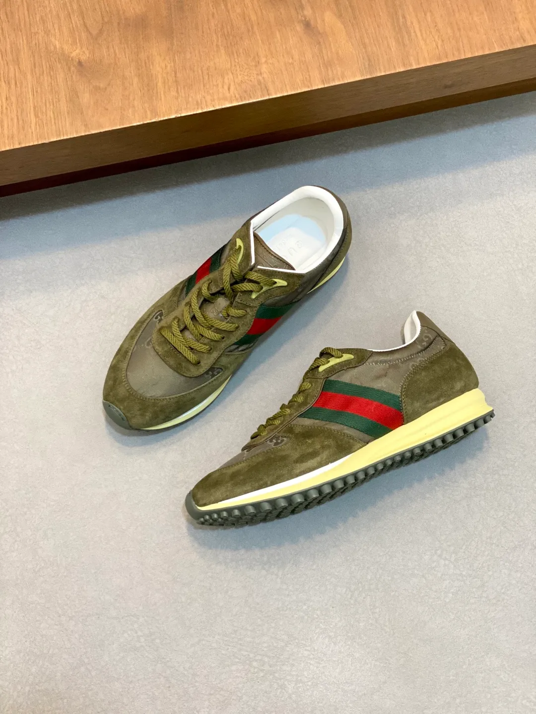 Men's shoes 💰660 [Gucci] Gucci - high-end quality original order 👩🏻‍❤️‍👨🏻 couple wear 🔍🔍🔍 casual sports shoes - upper: 🔝 suede calfskin, shoe body brand totem cloth. brand webbing, tongue. heel. air pressure brand logo - lining: water-dyed sheepskin -Outsole: ultra-light TPU foam·TR rubber; two-color molded outsole -Ultra-high quality control·fine workmanship: highlighted (high-end·exquisite·class) -Size: same style for men and women 36-44 (female 35, 40, male 45, 46 can be customized)·